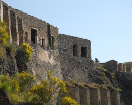 Choosing the Best Western Hotel La Solara for your stay in Sorrento you can easily reach Pompeii, Herculaneum and Paestum
