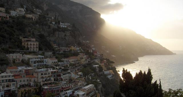 Choose Best Western Hotel La Solara, Sorrento 4-star hotel, visit the splendid porai Amalfi Coast