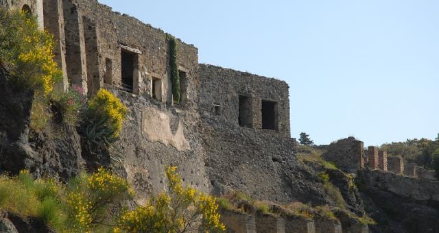 Scegliendo il Best Western Hotel La Solara per i tuoi soggiorni a Sorrento potrai facilmente raggiungere Pompei, Ercolano e Paestum